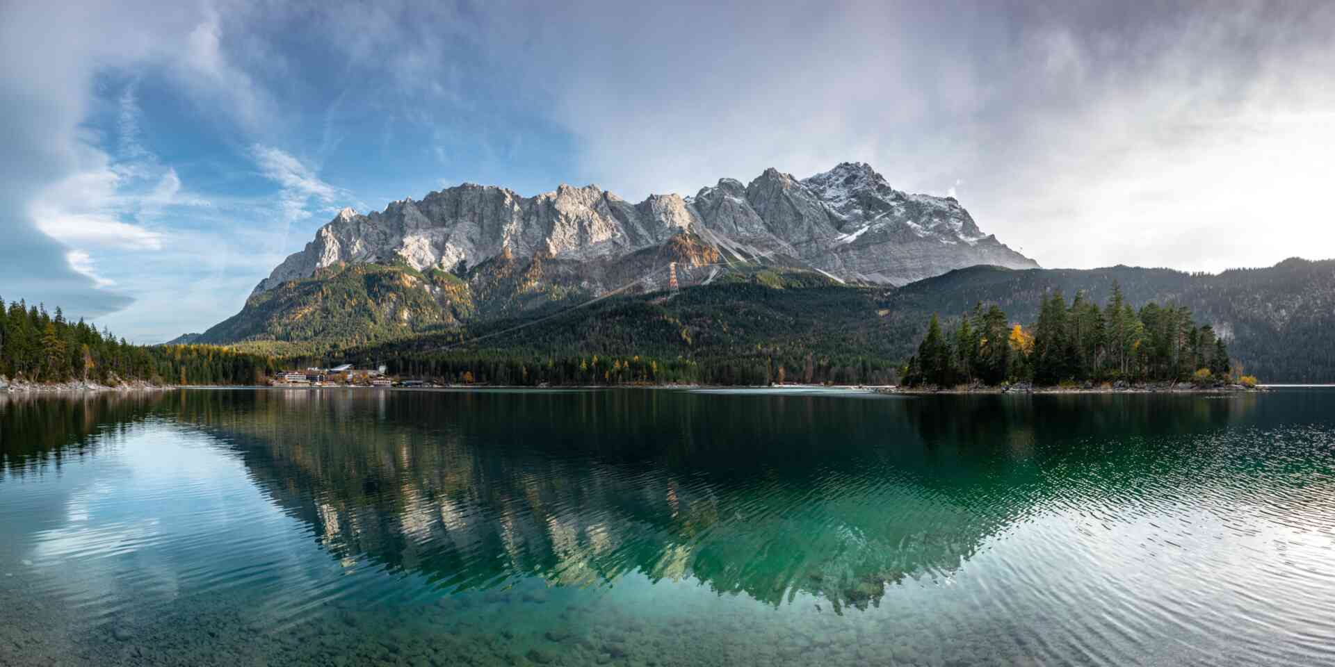 Die Zugspitze mit Eibsee in Grainau.