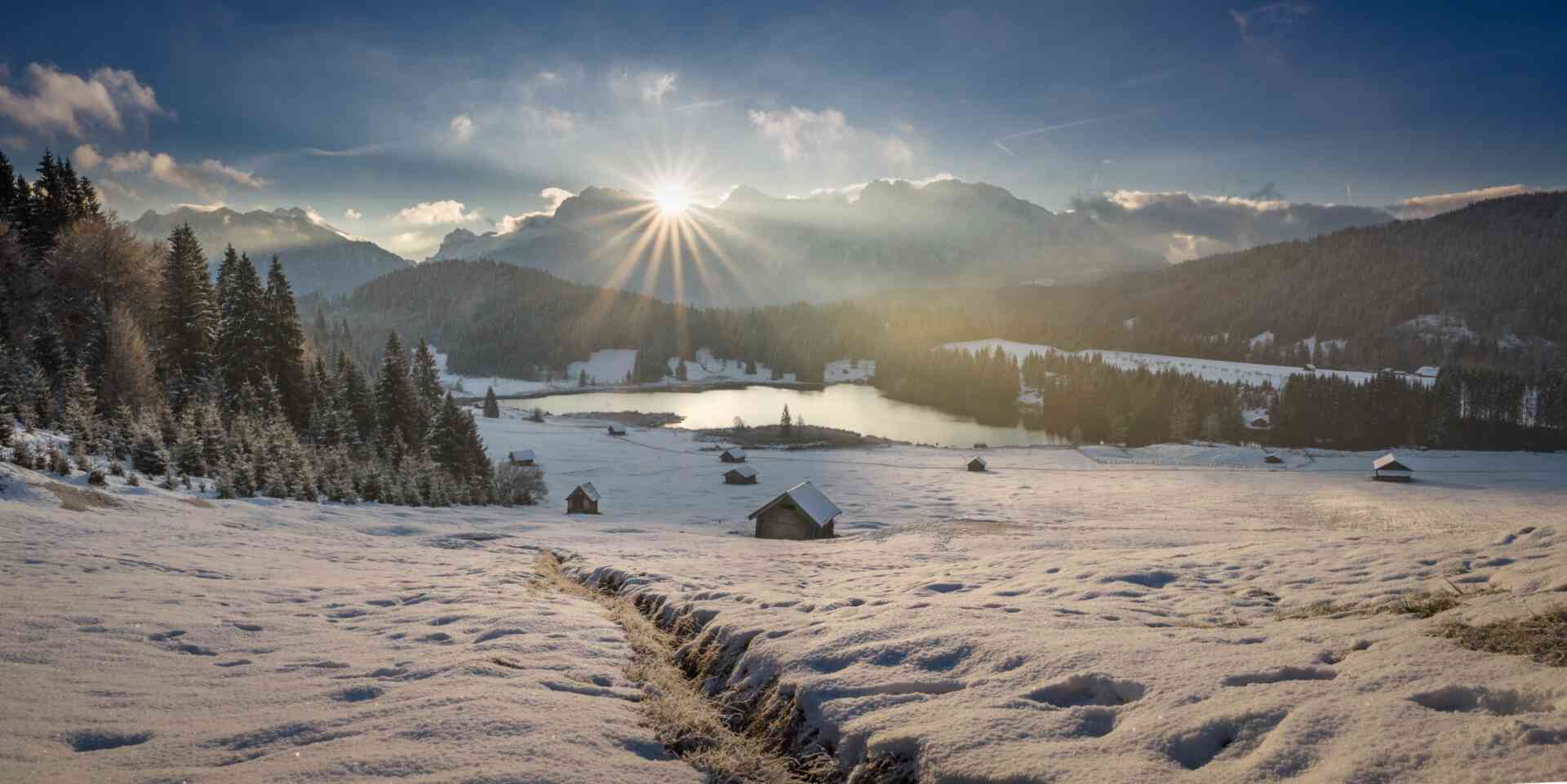 Der Schmalensee in Mittenwald im Winter.